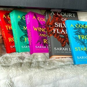 A court of thorns and roses book set!